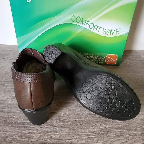 FREE SHIPPING 💕 Easy Street Comfort Booties Size 7W - Picture 4 of 9